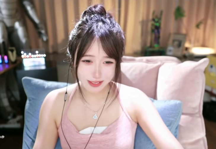 被黑粉造黄谣，首秀高光后迅速跌落，呆妹儿谈与刘杀鸡仅合作关系(图1)