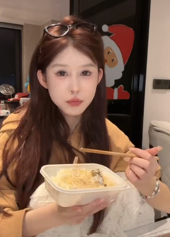 驴家一直鼎盛，仙家鼎盛一期，傲娇美回应分手质疑“整容女”(图3)