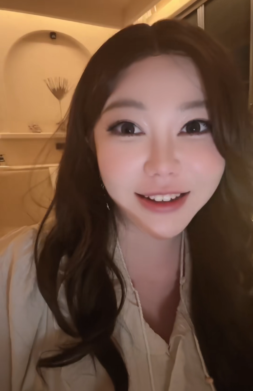 “写真一姐”刘飞儿抖音首秀,暂未签约任何公会,直播人气数千人(图3)