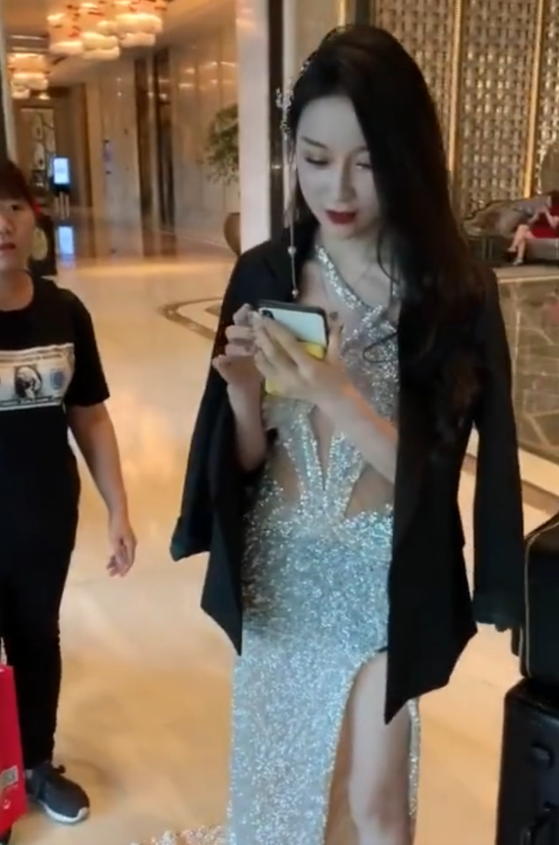 刘一手没给女孩买过包,只给董莹莹买包,文儿欢迎豆豆加入大家庭(图3)