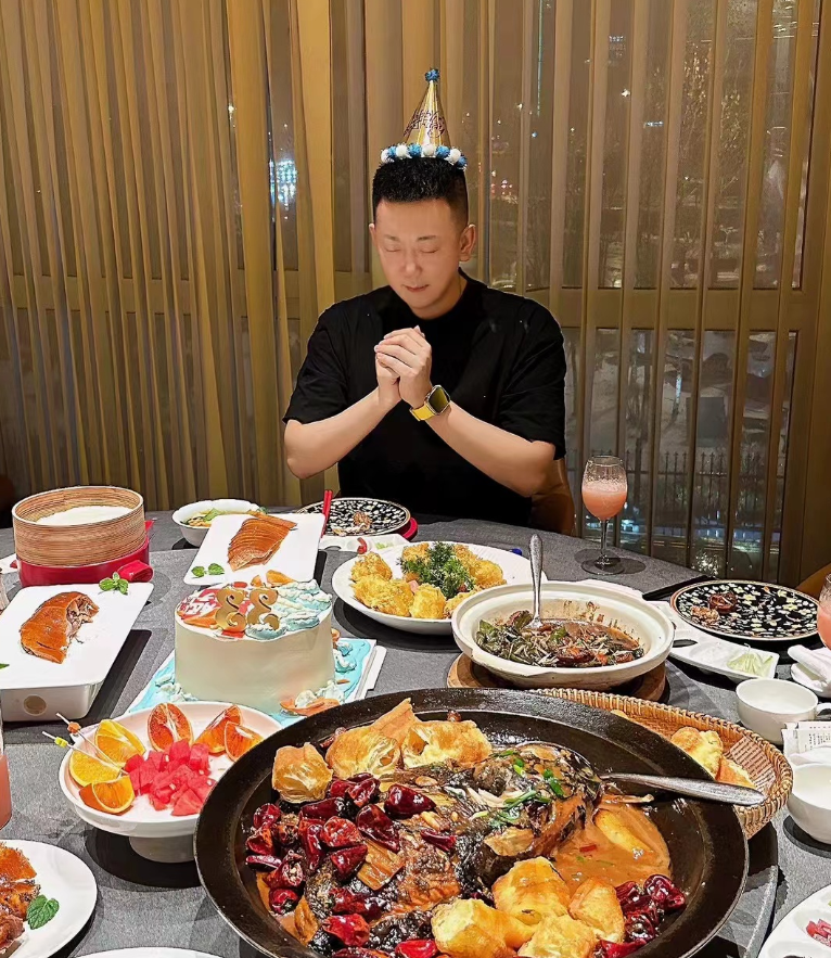 韩雅乐生日聚餐,沈美嘉即将生产,祸不单行,美女主播星妹妹家又失火!(图4)