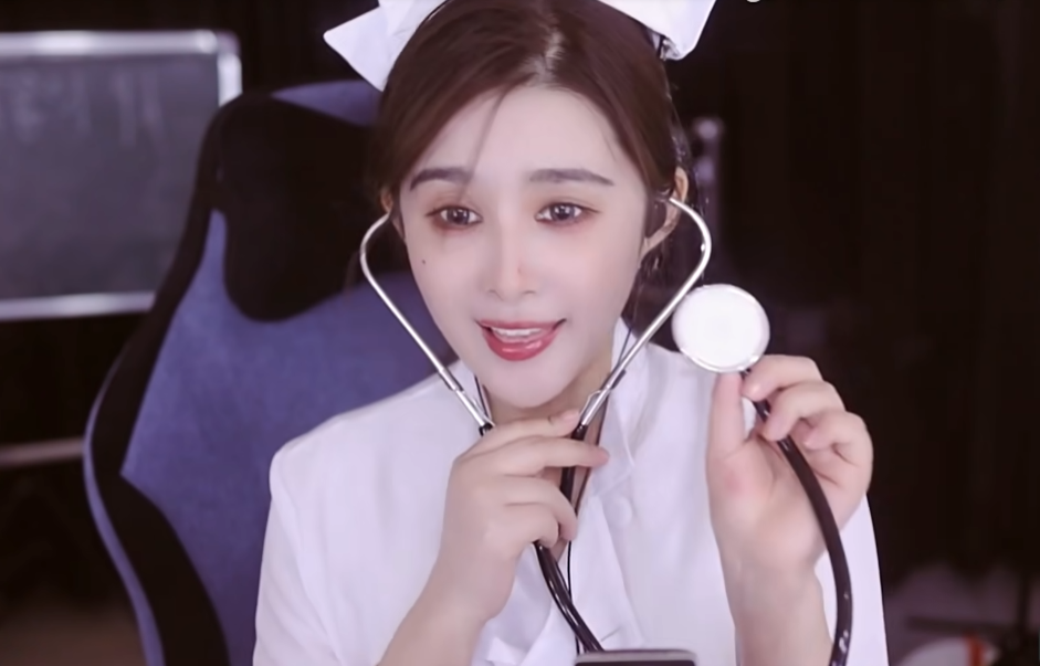 请尊重我的擦边,女主播退鱼放飞自我,挑衅超管不扣分就解扣子(图6)