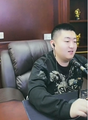 “稳baby”回归小洲发消息被骂“滚”，非常肉疼，​大佛新公司投资700万(图3)