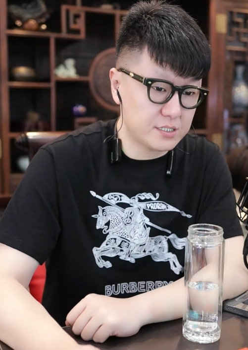 “稳baby”回归小洲发消息被骂“滚”，非常肉疼，​大佛新公司投资700万(图4)