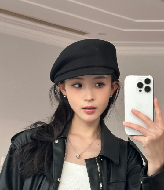 接受街头采访引发关注,周二珂否认要去相亲,澄清并不喜欢胖子(图1)