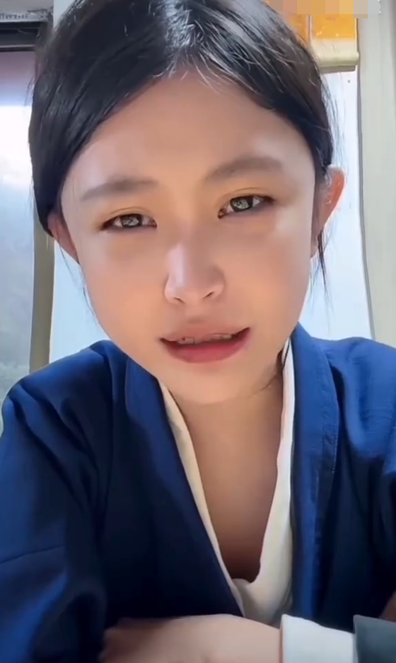 猫妹妹揭秘美白丸骗局，有用就没黑人了，刘二狗谈拥有时代的网红(图1)