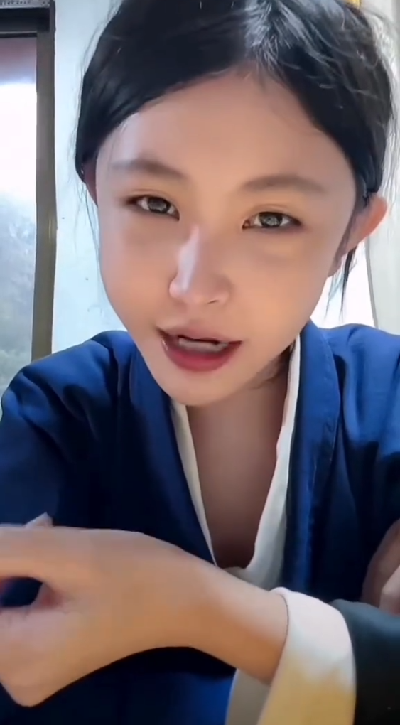 猫妹妹揭秘美白丸骗局，有用就没黑人了，刘二狗谈拥有时代的网红(图2)