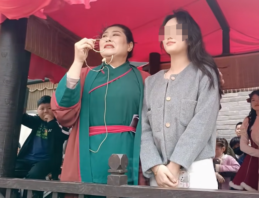 蹭流量被开封王婆赶下台?女网红遭受网暴回应,保留证据追究到底(图1)