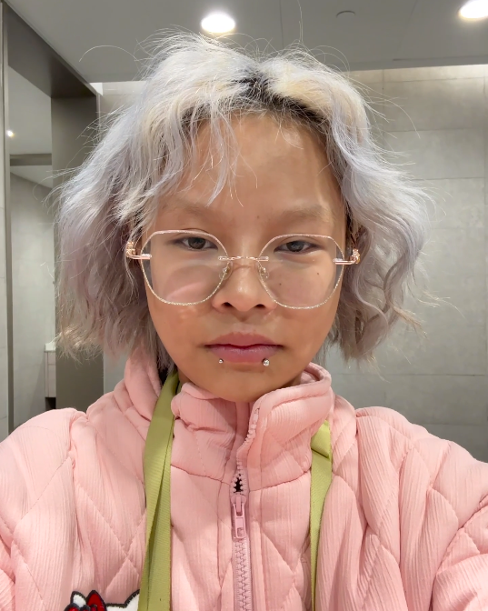 拍Vlog被医生误会报警,女网红委屈要求道歉,发文维权被说成网暴(图1)