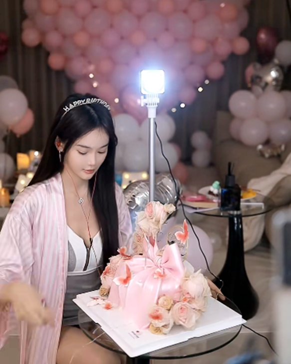 芮甜甜低调庆生,众大哥豪刷送名牌包,徐梦尧曝啧哥不玩YY了,已无联系(图2)