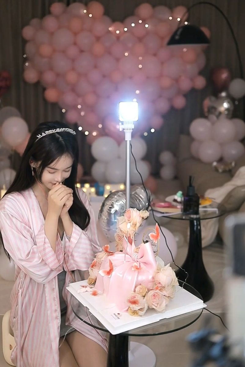 芮甜甜低调庆生,众大哥豪刷送名牌包,徐梦尧曝啧哥不玩YY了,已无联系(图3)