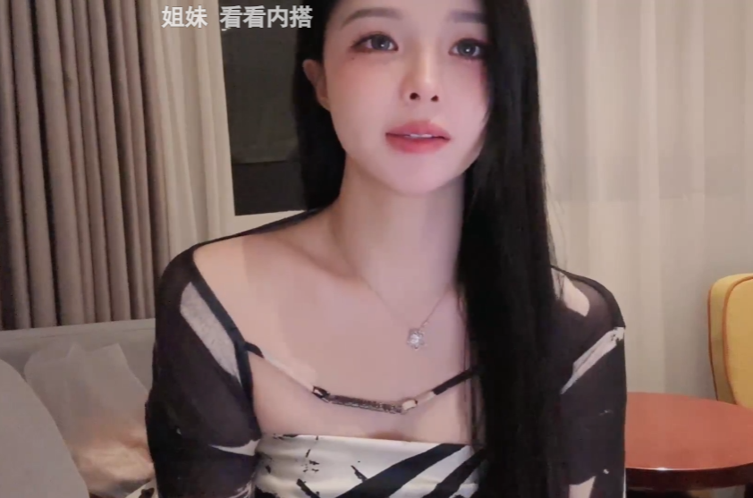 建议你还是把衣服穿上,苏恩闺蜜想要洗澡,担心窗户玻璃反光永封(图4)