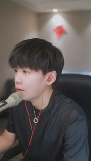 不会离开YY，浅蓝否认有兰博基尼？大佛买芮甜甜赔了700多万？(图2)