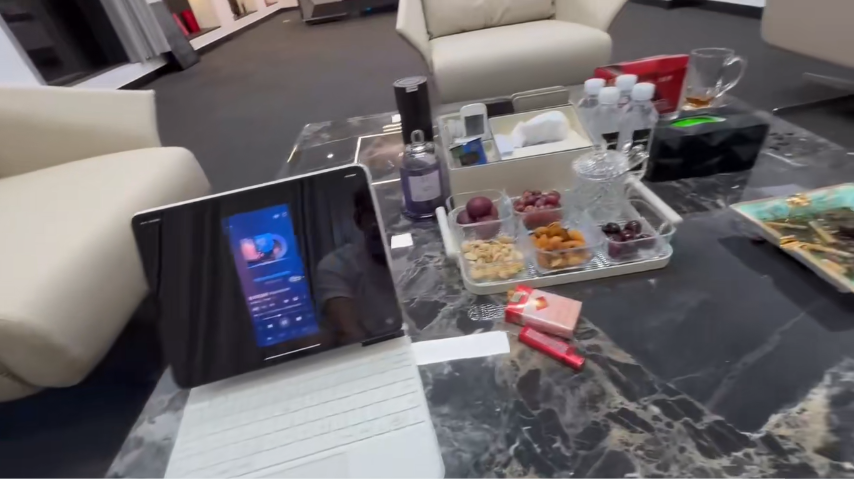 芮甜甜晒截图爆徐梦尧的瓜？阿哲发视频，首次爆光新办公室内景(图6)