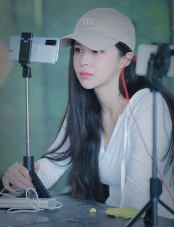 网红脸被质疑整容,苏恩回怼“厌男症”严重,发照片不是为取悦你(图1)