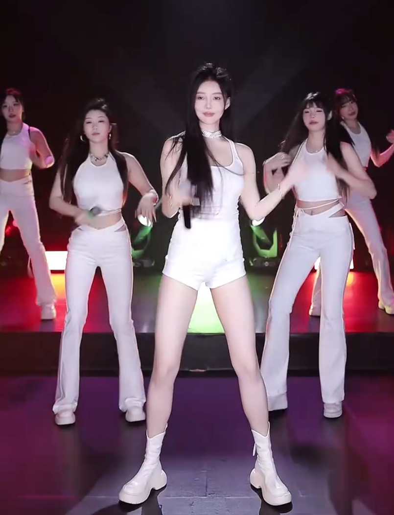 总是被封禁是因为“有货”,王雨檬跳槽转型失败,女团没了不搞了(图2)