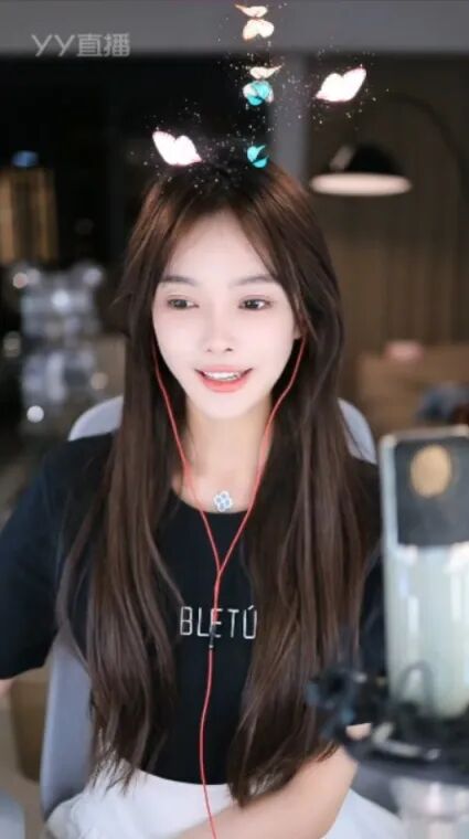 芮甜甜已经回国，午夜突然开播备战头条，美人哥给徐梦尧投“低保”(图3)