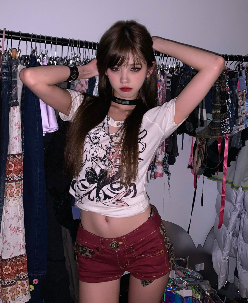 井川里予微博遭“批判”，脑子里没东西装文艺，假装自己很有文化(图1)