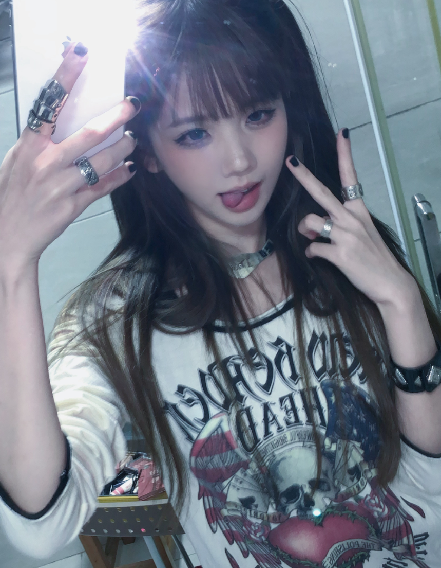 井川里予微博遭“批判”，脑子里没东西装文艺，假装自己很有文化(图2)