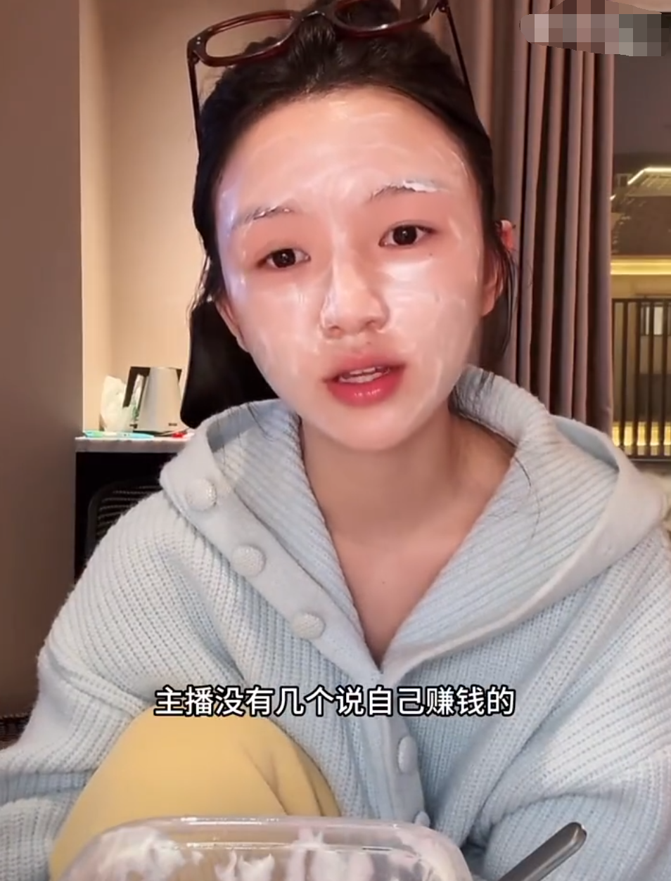 网红为何不愿透露赚多少钱？顾及祁天道感受，方丈取消法官节目(图1)