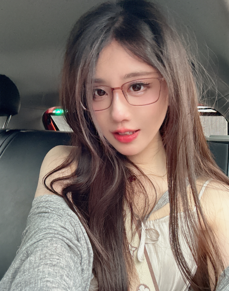 轩子巨2兔自曝直播没工资，本就不是本职工作，礼物是付出的反馈(图1)