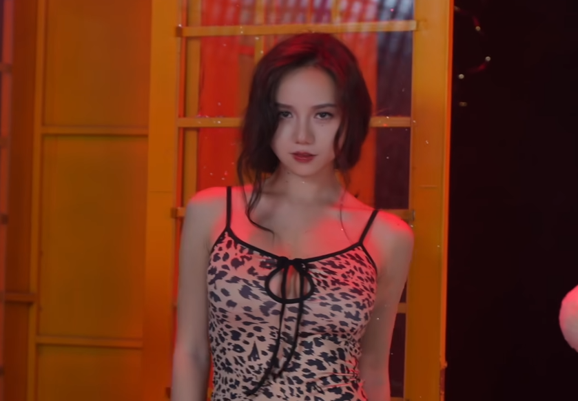 洛丽塔大哥最后一次拍写真，直言美女越来越多，不退圈会更新视频(图5)