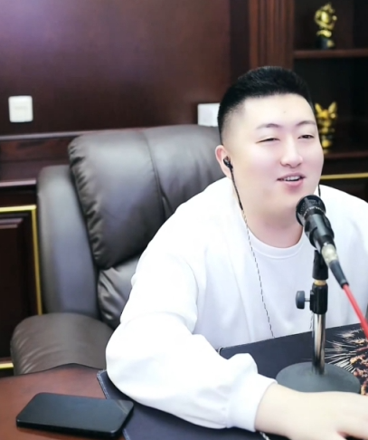 小洲致歉：兰梦莎0哥没有分手！小白龙拿9星头条，300万内纯吃？(图1)