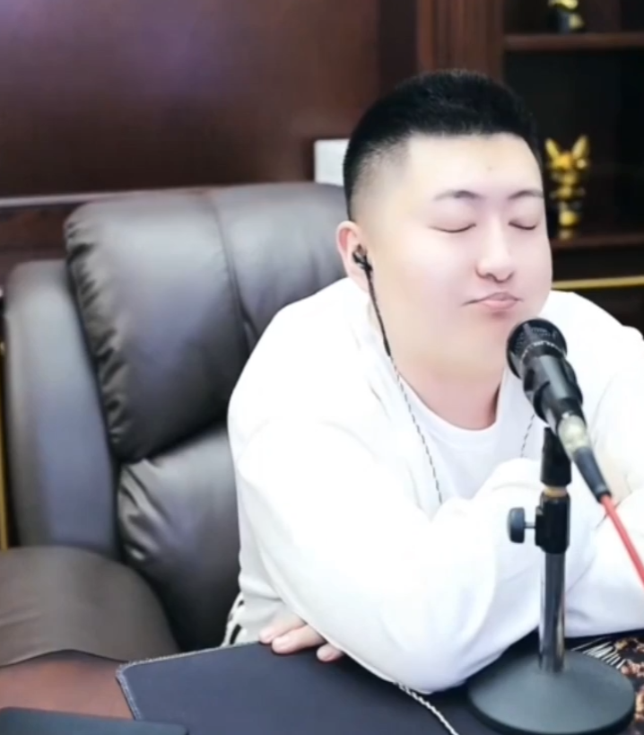 小洲致歉：兰梦莎0哥没有分手！小白龙拿9星头条，300万内纯吃？(图2)