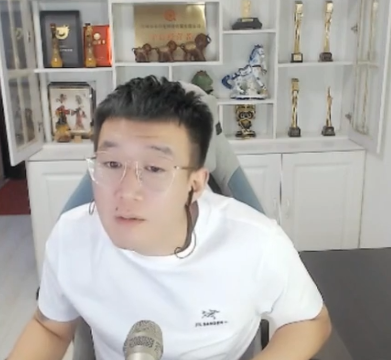 小洲致歉：兰梦莎0哥没有分手！小白龙拿9星头条，300万内纯吃？(图7)