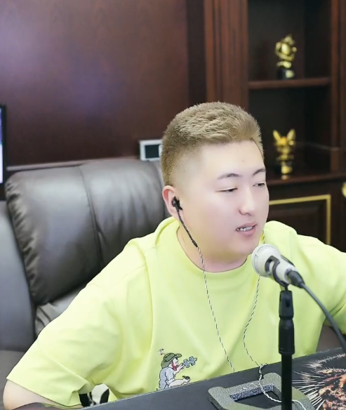 YY晓夏回应和探戈哥是否分手？小洲谈YY神豪，都被违约主播带走了(图4)