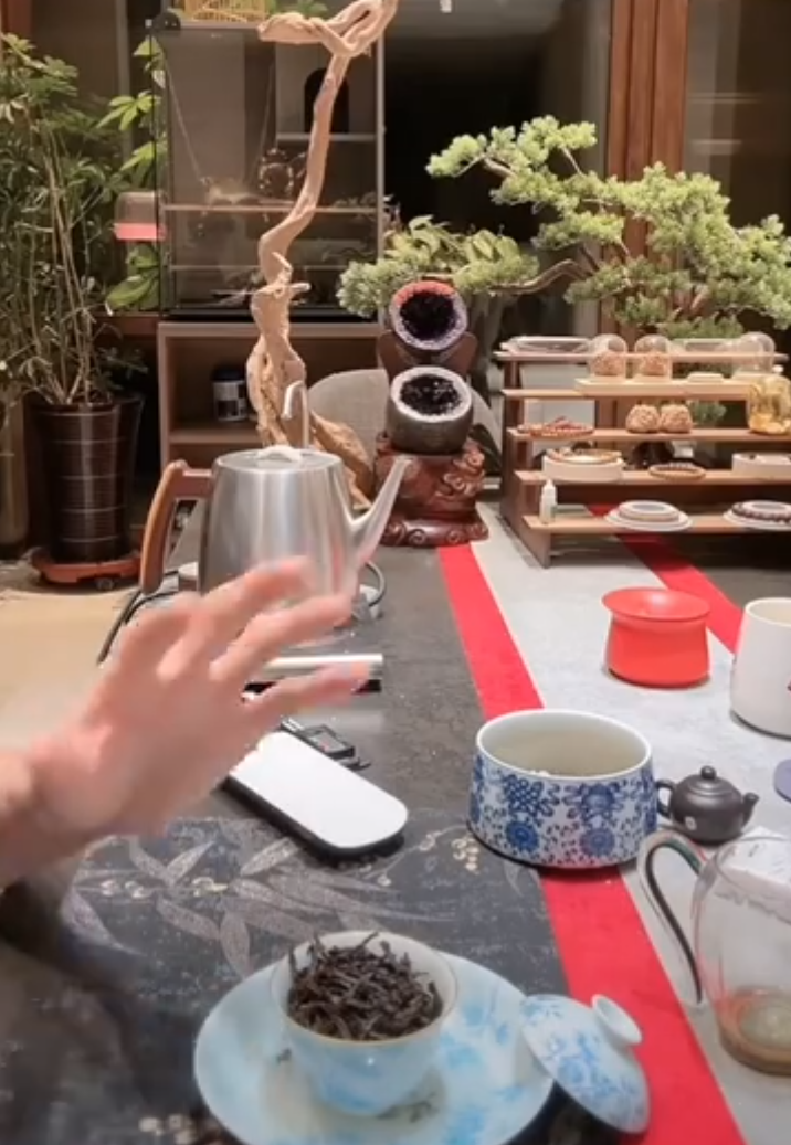 天佑祝福有能力的兄弟越飞越高？不满小弟，没抽过成，放过我吧！(图1)