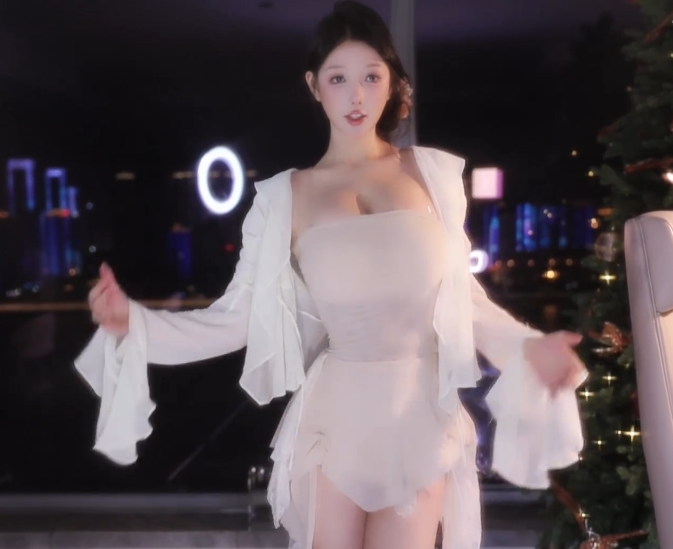 身材好人气高就是“原罪”？米娜遭受大量举报，自曝是遭同行嫉妒(图2)