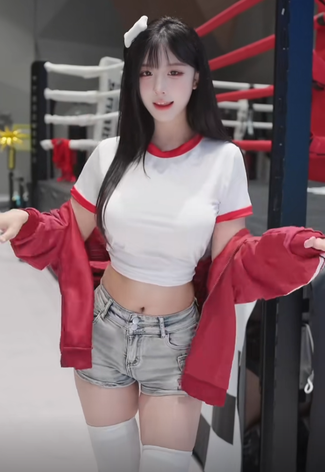 那不叫黑历史，猫九酱否认写真是“图包”，因年少尺度把控不到位(图1)