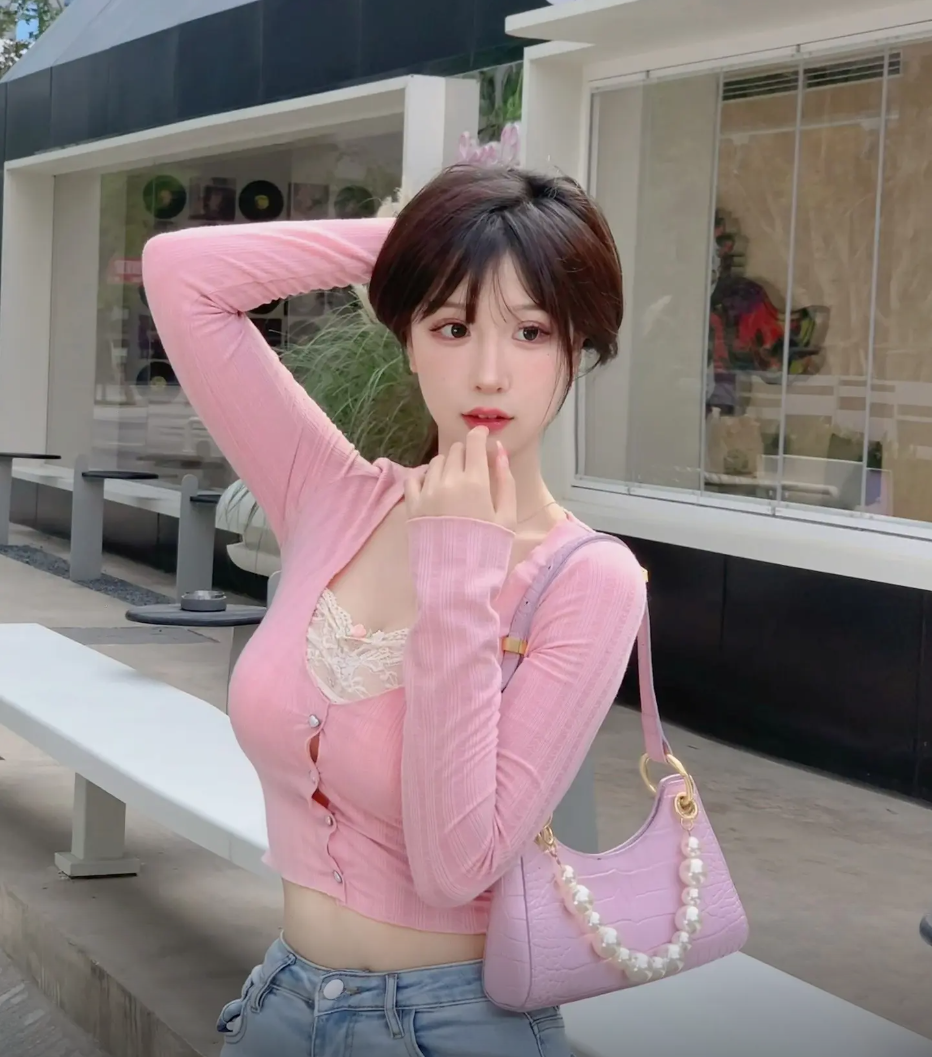 那不叫黑历史，猫九酱否认写真是“图包”，因年少尺度把控不到位(图4)