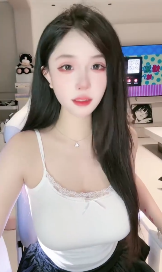 那不叫黑历史，猫九酱否认写真是“图包”，因年少尺度把控不到位(图5)