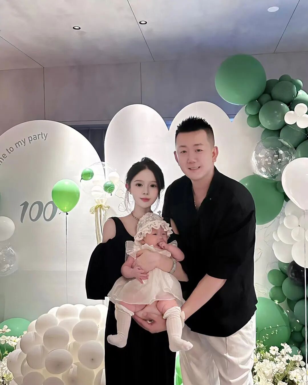 韩雅乐沈美嘉夫妻为女儿庆百日宴，思萌撕盈儿，在男友前没边界感！(图2)