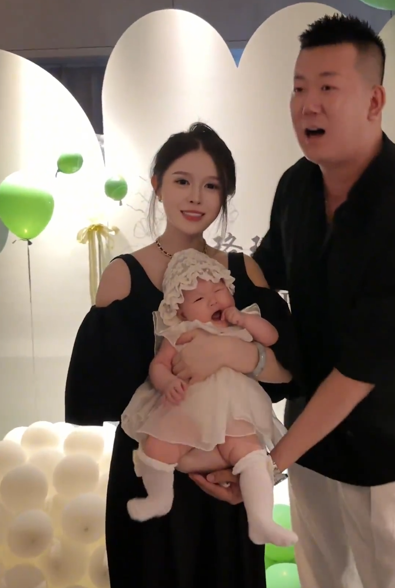 韩雅乐沈美嘉夫妻为女儿庆百日宴，思萌撕盈儿，在男友前没边界感！(图4)