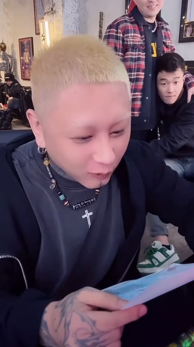 方丈喊话:和任何人做不成朋友!驴姐吐槽桐桐有孩子老公还保密(图1)