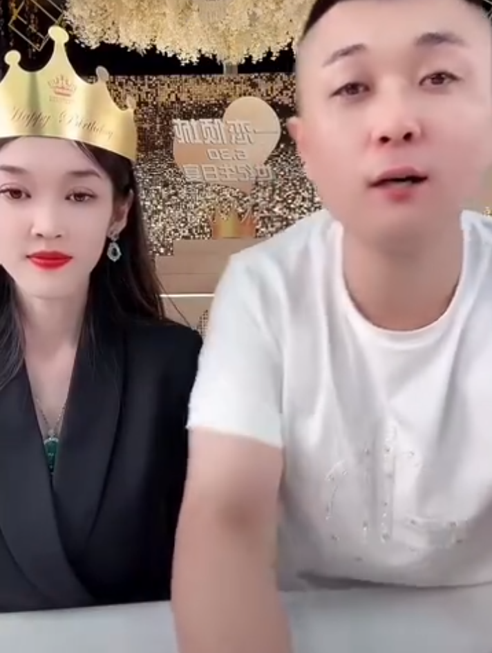 太原老葛嘲讽某人，拿感情炒作太恶心，允恩庆幸没有纹身，唯一干的不蠢的事(图1)