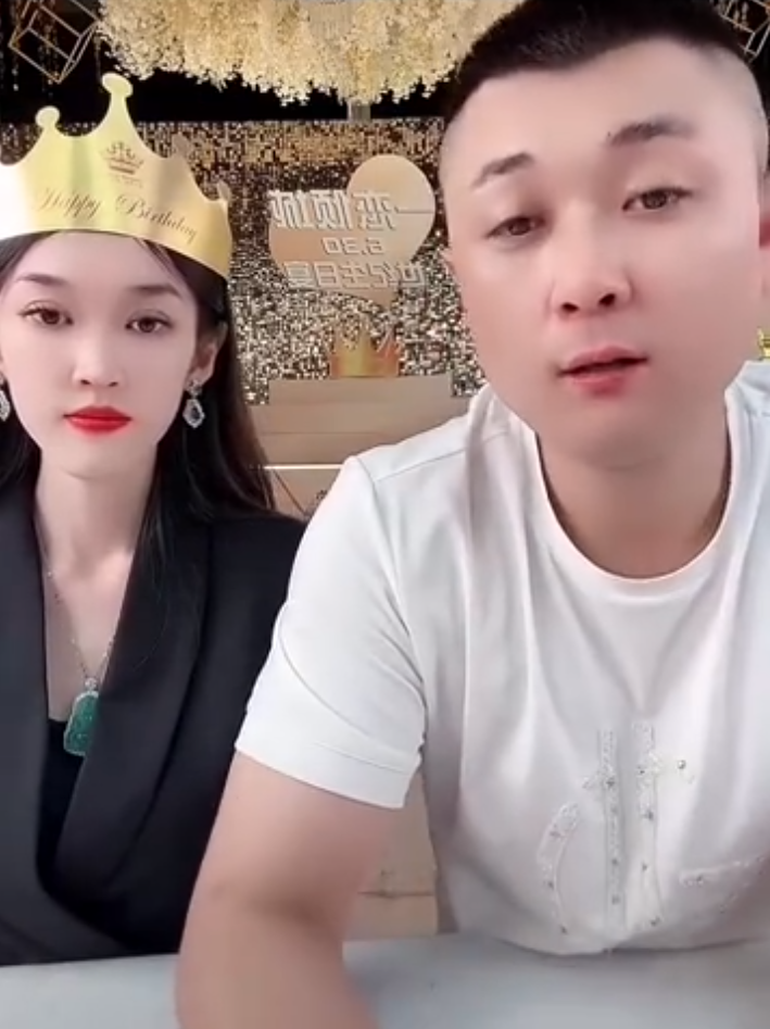 太原老葛嘲讽某人，拿感情炒作太恶心，允恩庆幸没有纹身，唯一干的不蠢的事(图2)