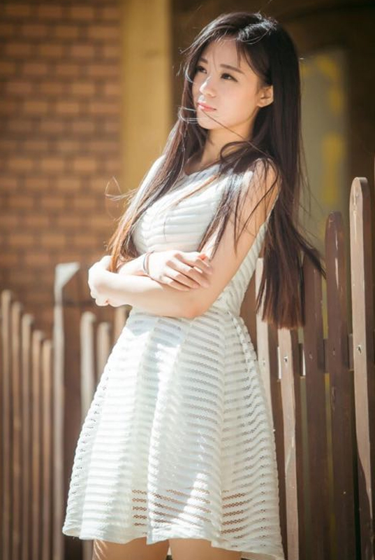 yy美女主播吹弹可破清澈美女饭宝宝美照第2张