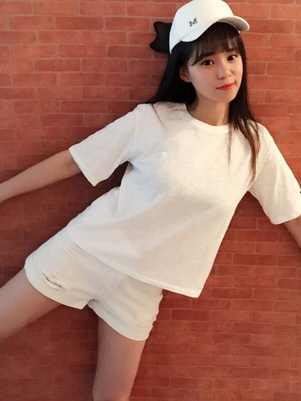 yy美女主播吹弹可破清澈美女饭宝宝美照