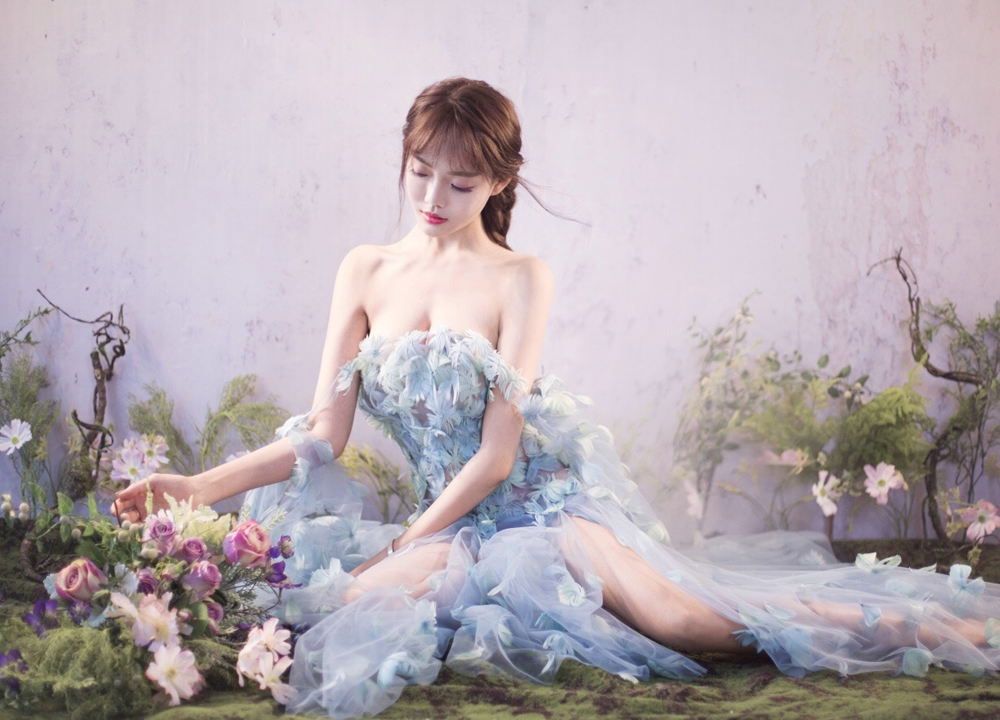 舔屏！yy美女主播芮甜甜透视花瓣装性感写真照片来袭！第4张