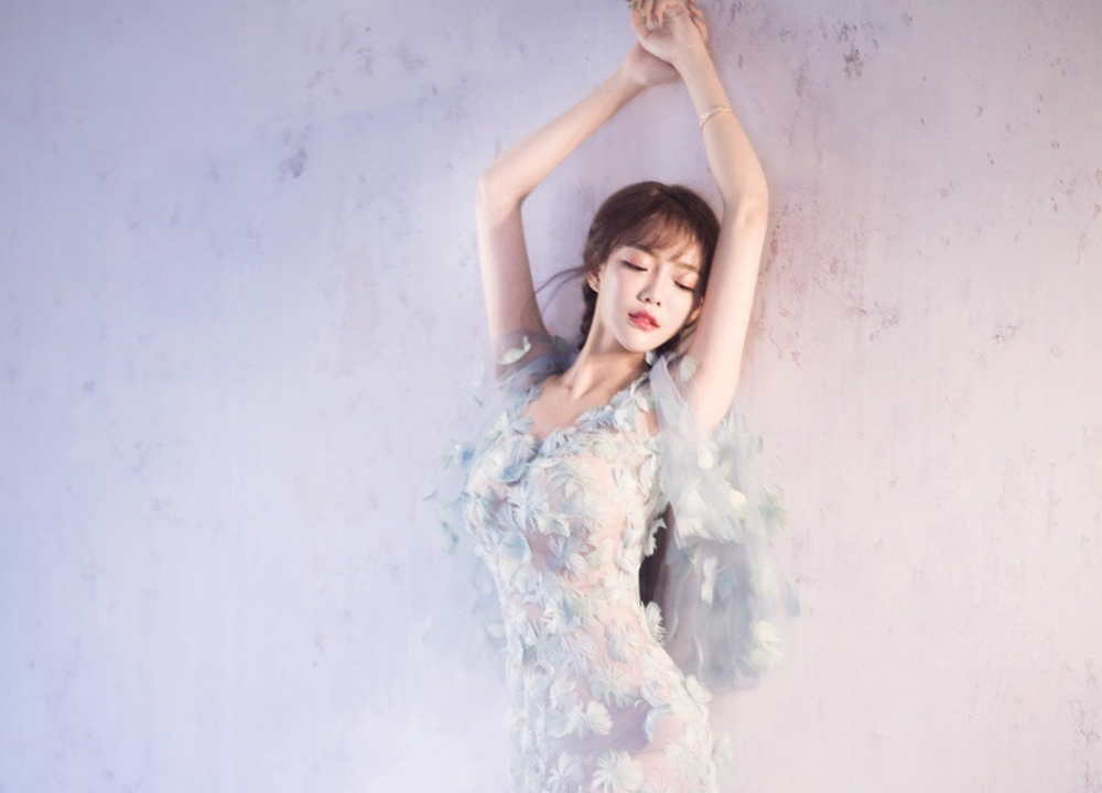 舔屏！yy美女主播芮甜甜透视花瓣装性感写真照片来袭！第5张