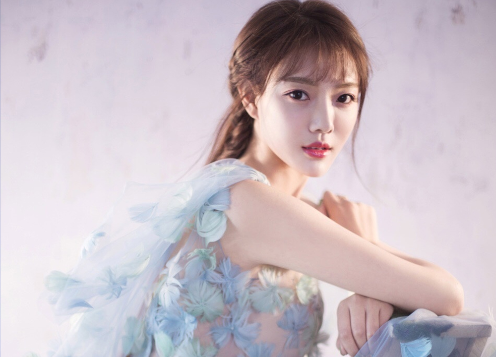 舔屏！yy美女主播芮甜甜透视花瓣装性感写真照片来袭！第6张