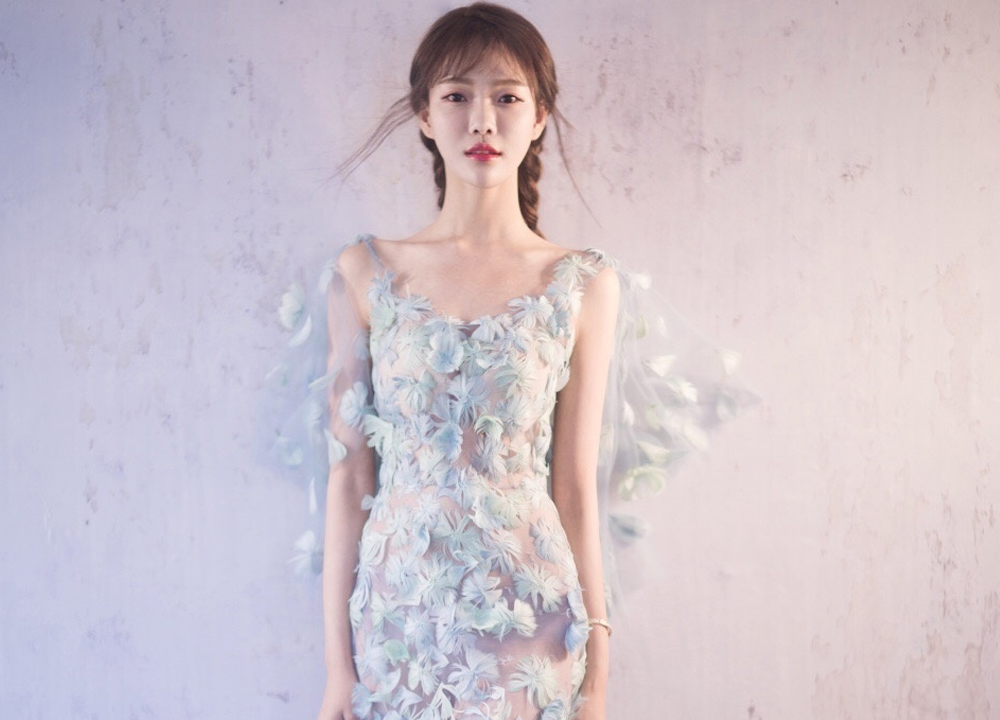 舔屏！yy美女主播芮甜甜透视花瓣装性感写真照片来袭！第8张