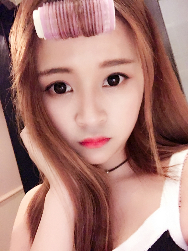 yy俏皮与大胸相结合—美女主播灵儿美照来袭！第2张