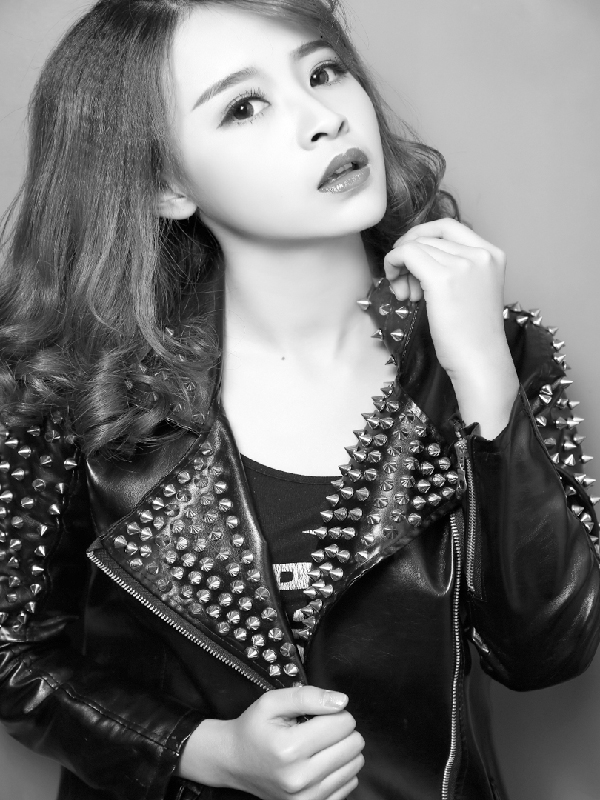 yy俏皮与大胸相结合—美女主播灵儿美照来袭！第3张