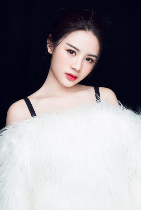 yy流鼻血！美女主播雪儿大尺度照片曝光！第5张