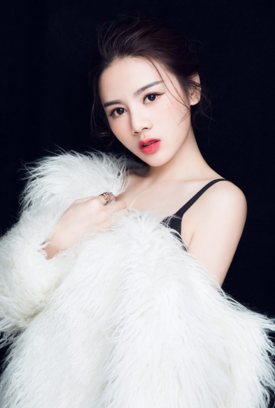 yy流鼻血！美女主播雪儿大尺度照片曝光！第6张